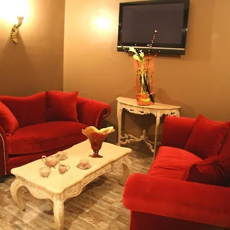 Le Romanesque Hotel